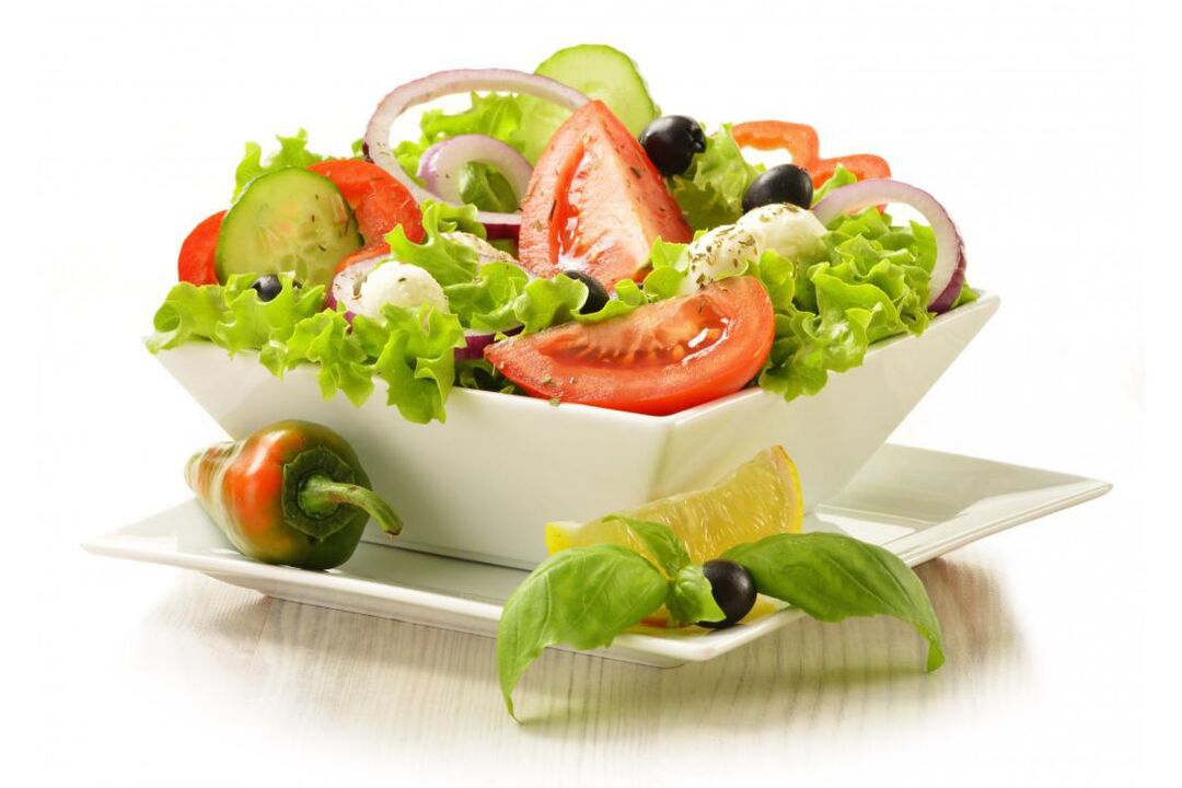 У овочеві дні хімічної дієти можна готувати смачні салати. 